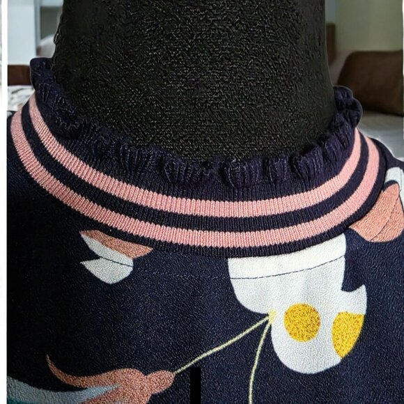 ESSENTIAL ANTWERP ( 34 M/L ) Floral Long Sleeve Pullover Mock Collar - Picture 2 of 7